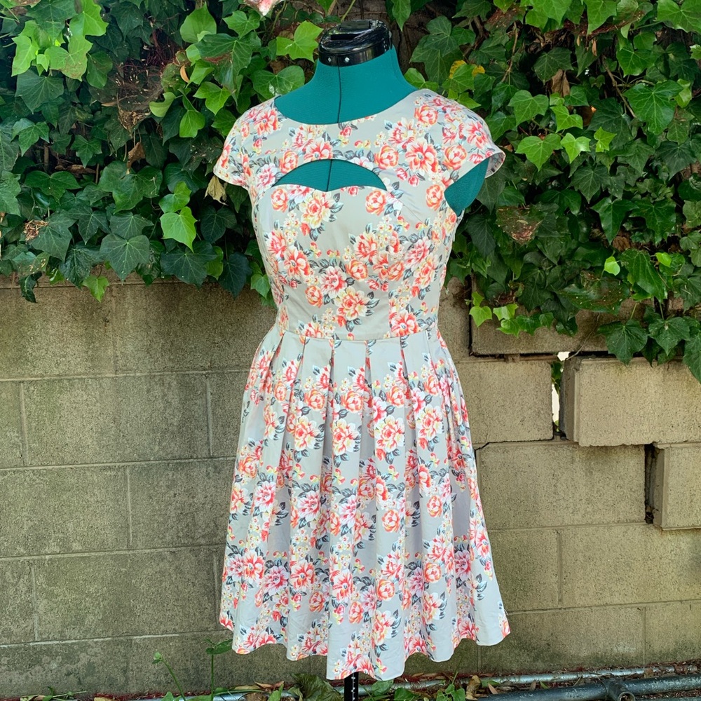 LC Lauren Conrad Floral Dress 4 S Peekaboo Cutout Gray Fit & Flare Cap Sleeve